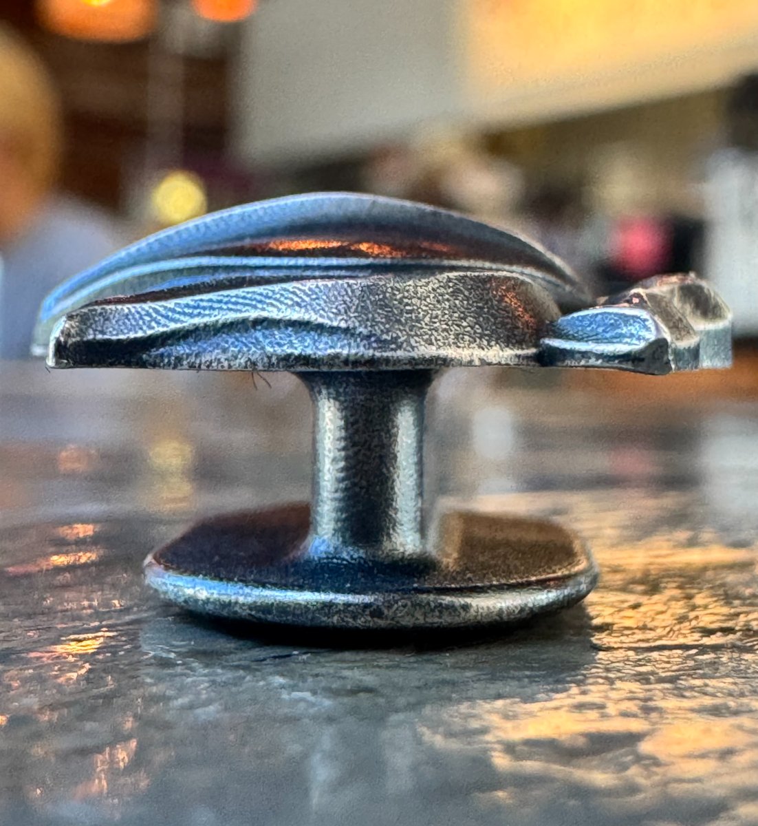 The stem in profile, showing its height between the face and the bar